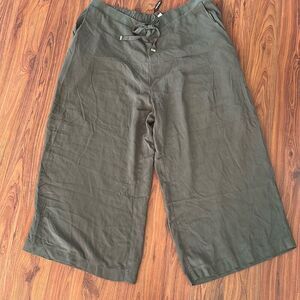 Ann Taylor Capri tan cuffed Capri pants 6 curvy
